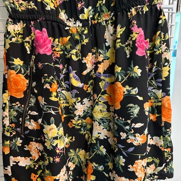 Black Floral Sleeveless Romper - Picture 4 of 5